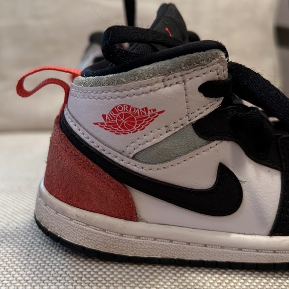 Nike Jordan 1 toddler sneakers - Picture 8 of 9
